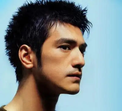 金城武"残"了 网友评最新广告照显老超像钟镇涛