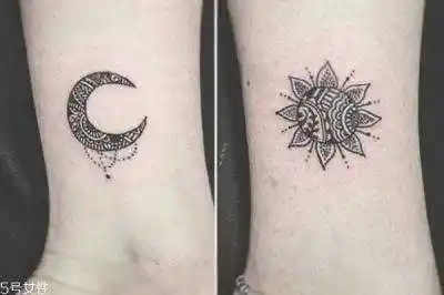 不少情侣想要纹上相匹配的纹身来表示彼此之间的爱情.