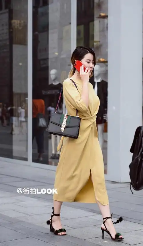 路人街拍, 清新脱俗的小姐姐穿搭魅力十足!|小姐姐|毛球|白色_新浪网