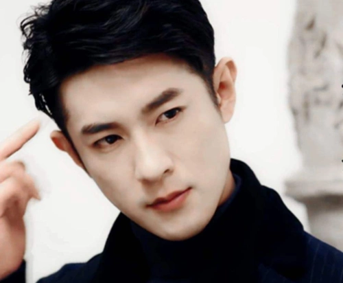 温暖又可爱的季肖冰,有精英人士的成熟气息,你喜欢这样的他吗?