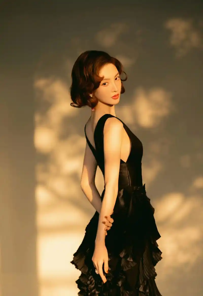 金晨的短发造型好有韵味,精致妩媚,复古洋气,又美又有女人味!