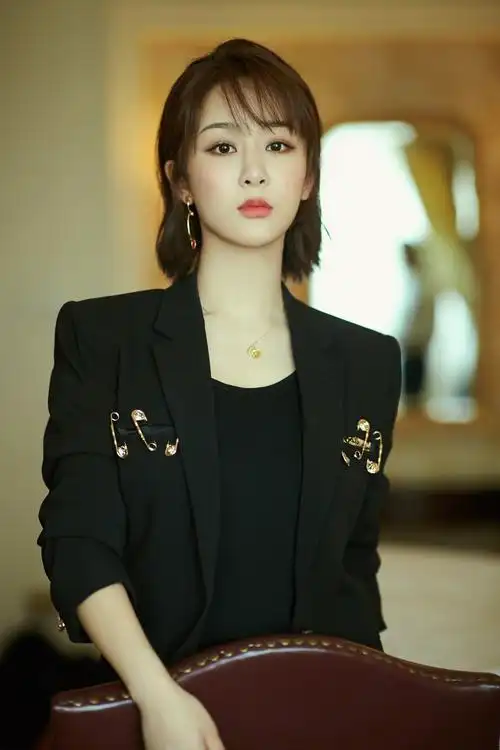 杨紫如何一个月瘦20斤&杨紫:瘦到80斤,可望而不可即的一件事