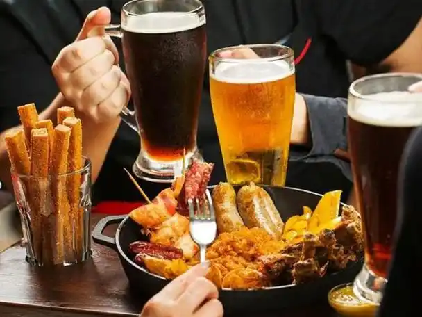 夏天已至,人们欢喜在户外纳凉消暑,这也是最佳时节品味串烧搭配啤酒.