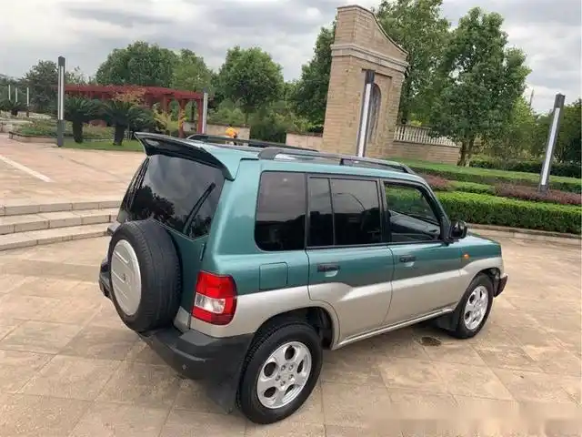 20年前迷你越野车三菱帕杰罗io