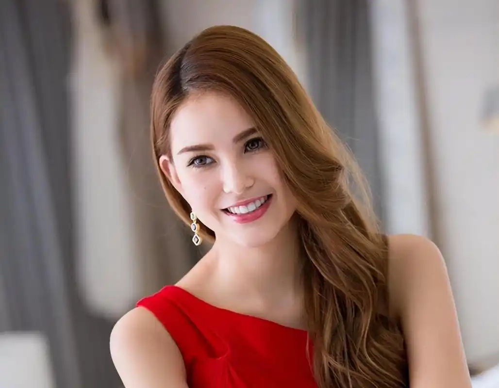 昆凌是周杰伦的妻子,也是一名模特和演员.