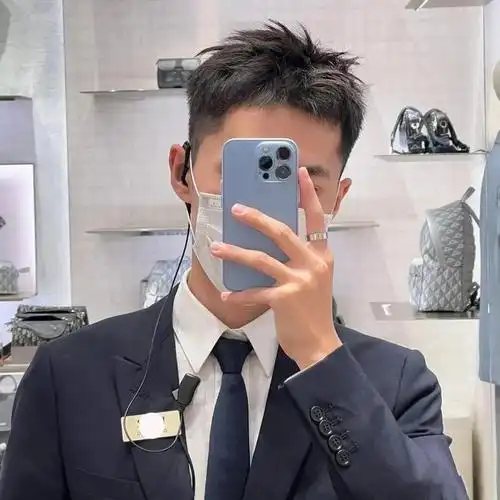 男生"不烫不染"的发型,理发师建议剪这3款,简单帅气有魅力