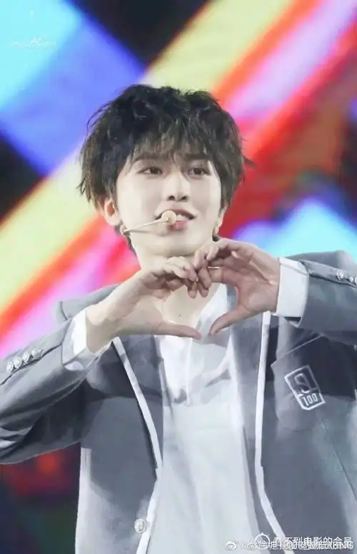 蔡徐坤超话#蔡徐坤 青你2制作人代表#蔡徐坤比心合集我的可爱坤坤情人