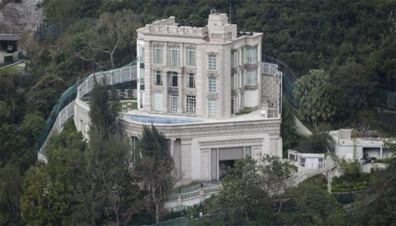 香港富豪李嘉诚只爱表不爱车?座驾仅有一辆,还是台宝马7