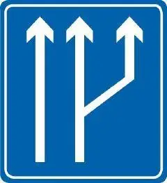 a,向右变道 b,分流处 c,车道数增加 d,路面变宽