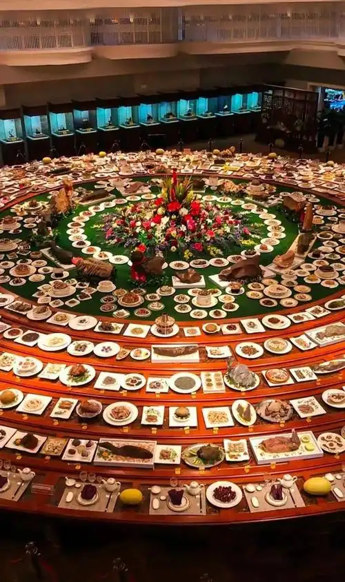 闺蜜要请我吃满汉全席看到现场牙快咬碎了哈哈哈哈哈哈