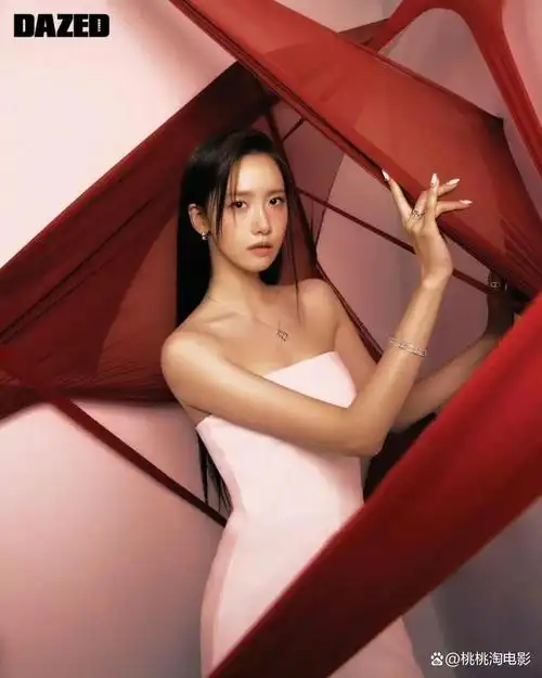 林允儿登上韩版《dazed》杂志电子刊12月封面,三封规格,耀眼的珠宝