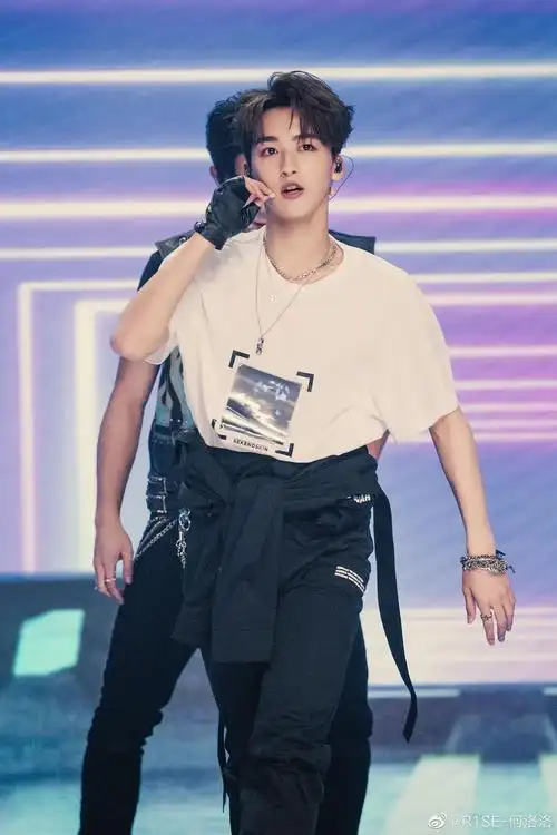 收集一些何洛洛舞台图