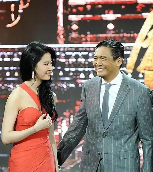 杨采钰:抢跑刘亦菲"老爹"陈金飞,嫁大30岁富豪,她到底想啥?