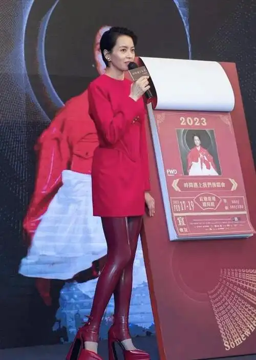 梁咏琪能成为香港乐坛的美腿女王,傲人上围也掩藏不住了