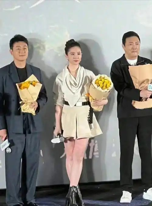 刘亦菲胖成老嫂子!中年发福大象腿麒麟臂,36岁怎么老成这样了