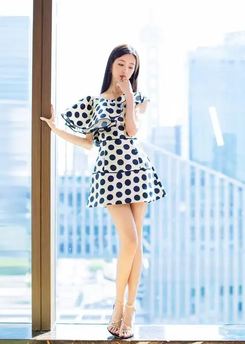 陈都灵 珍珠带高跟凉鞋 美jio大长腿