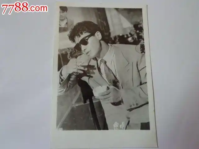 明星黎明抽烟照