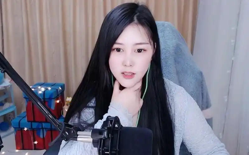 最敏捷的胖子虎牙染宝宝狙神已上路绝地求生天天吃鸡2022年6月8日