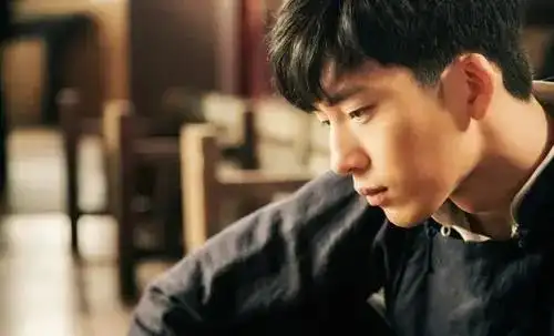 原谅抛弃他的父母,错失倪妮后32岁仍单身,井柏然的格局太大了