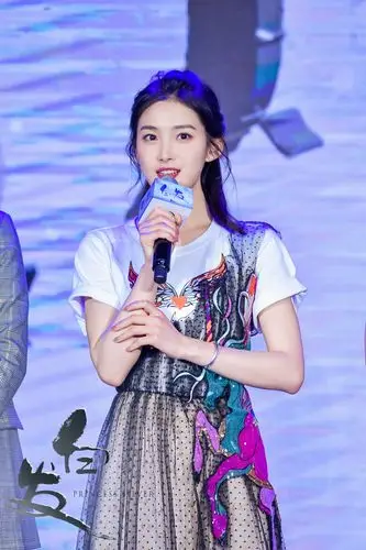 古装大剧《白发》昨日上线,"泠月"王嵛亮相发布会