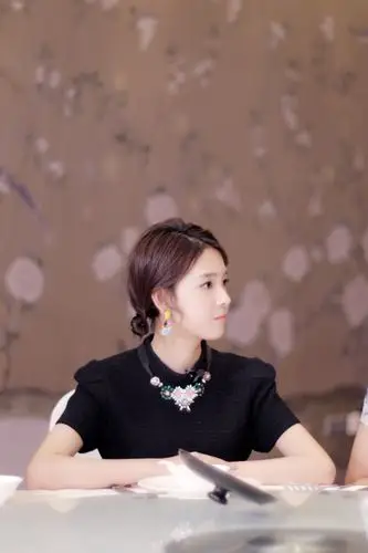 陈瑶《吃光全宇宙》包袱全无 用脸突破保鲜膜