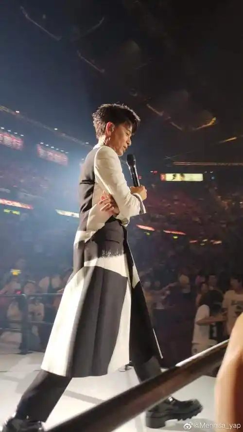 李克勤超话#李克勤##弦续李克勤64港乐演唱会#终于找到那位博主了