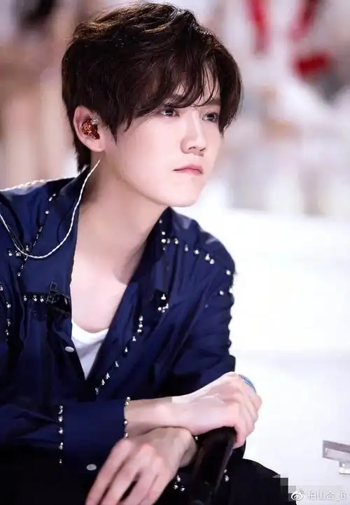 2021年,鹿晗的巡环演唱会在郑州举办.