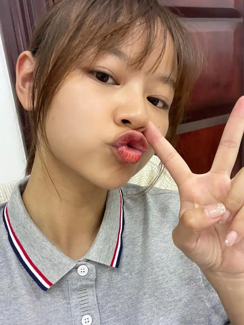 比耶 一个剪刀手走遍所有照片 - 抖音