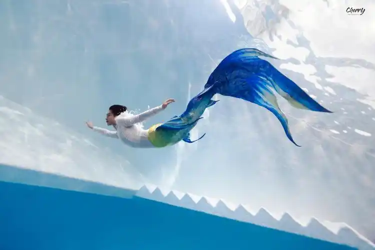 本人@人鱼cherry91 阿然99 中山·四季潜泳#美人鱼  #水下摄影