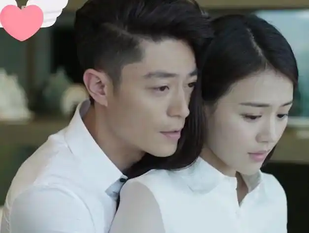 马思纯素颜约会与男友搂抱挽手有夫妻相街头扭腰摆胯似广场舞