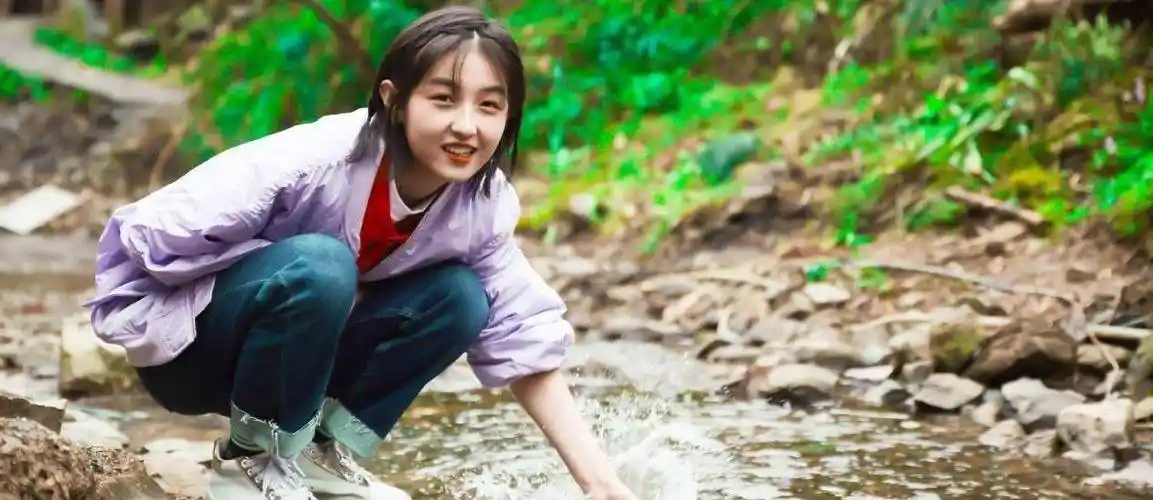 原创从"地震"中走出的张子枫,何炅黄磊都爱她,到底有何过人之处?