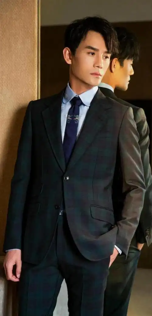 王凯的外表气质非常出众深受人们的喜爱他的壁纸也备受欢迎