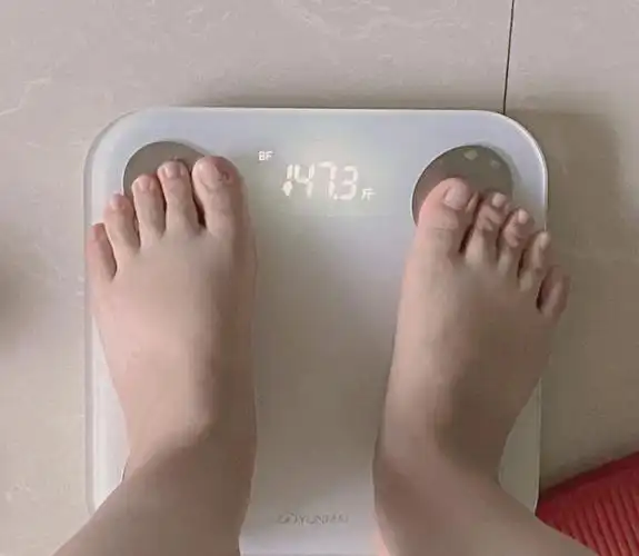 其实是从150斤开始减的.只不过150斤自卑的我都没有勇气拍称.