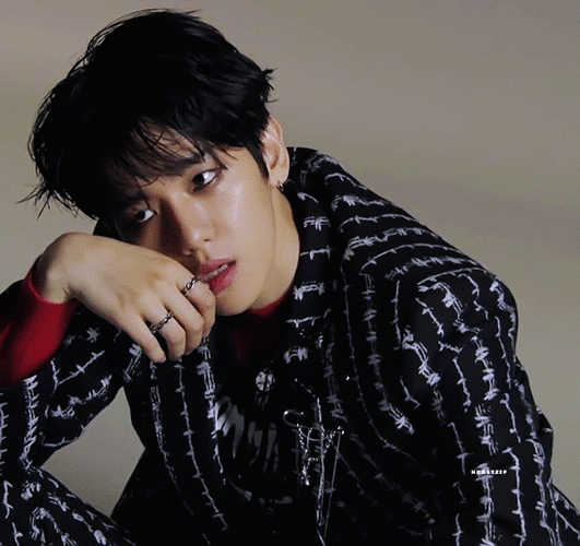 边伯贤反差感系列好爱拽里拽气的啵啵虎