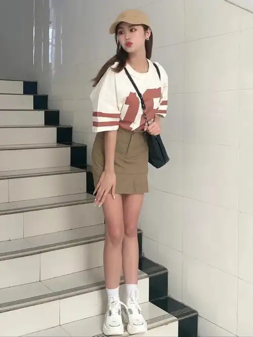 女生夏天的短袖不会嫌多哒