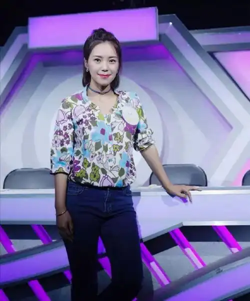 她是《爱是你我》里的女声,曾在刀郎家住10年,云朵这些年去哪了