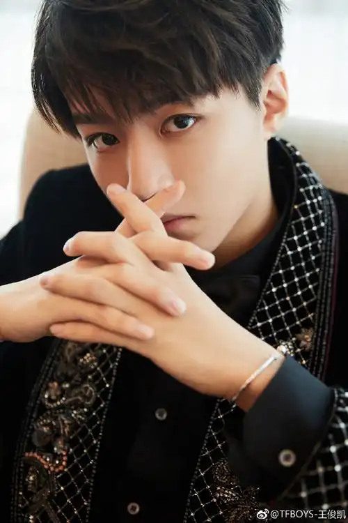 王俊凯超话|#王俊凯#|#凯旋而来#    2018 9 6    elle30周年生日福利