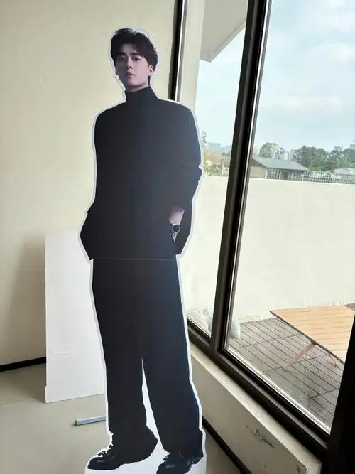 寄给小草的明信片#风里雨里成都等你@李易峰#祝李易峰0504生日快种