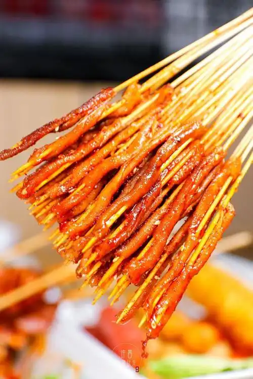 台式大烤肠,深海鱿鱼串,铁板小鸭肠点餐第一步就是要把各类串聚齐一进