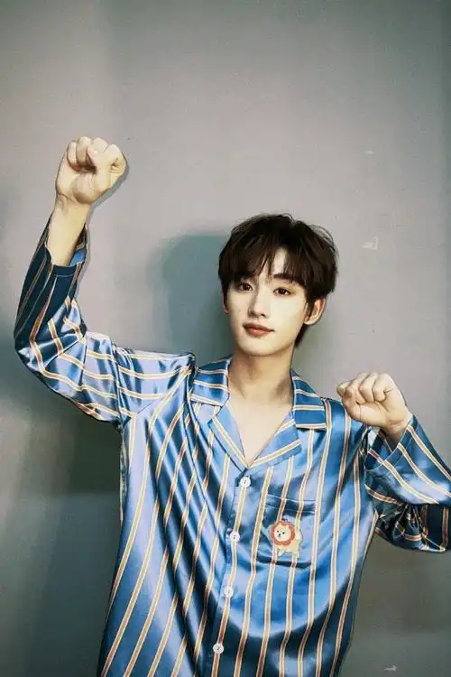 丁程鑫睡衣随拍