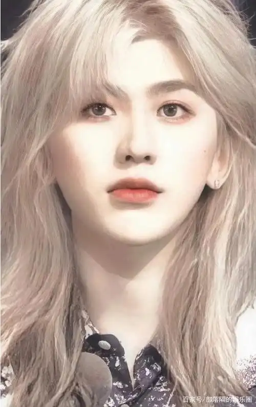 众多男星的性转版女装照,易烊千玺王源没啥,看到张哲瀚:我急了