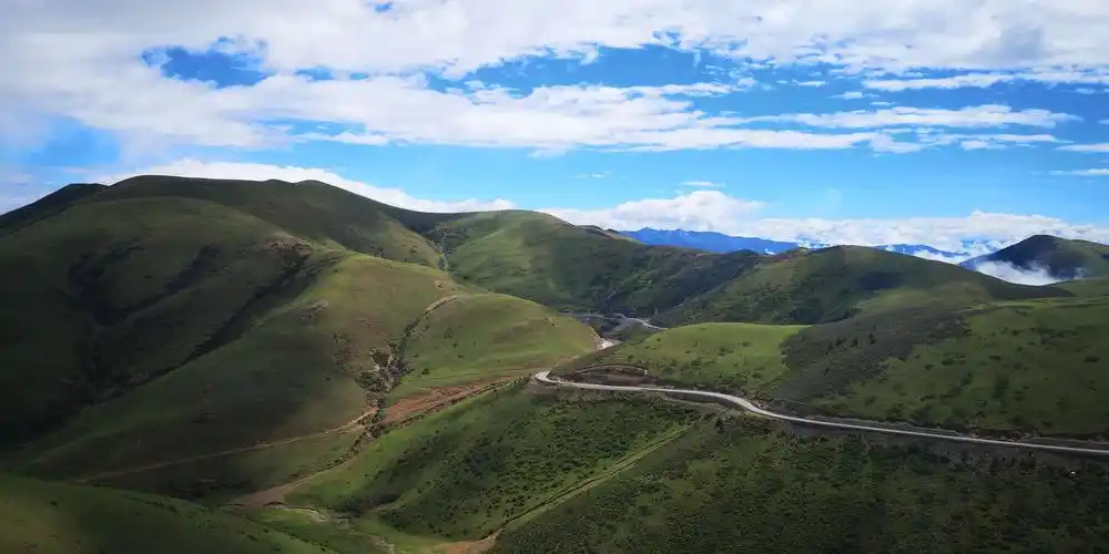 川藏公路318国道一一中国最美公路景区