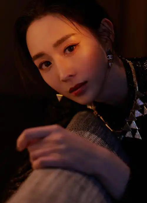 张钧甯超话#张钧甯新中式刺绣穿搭#袅娜娉婷彰显国风气质,清丽优雅