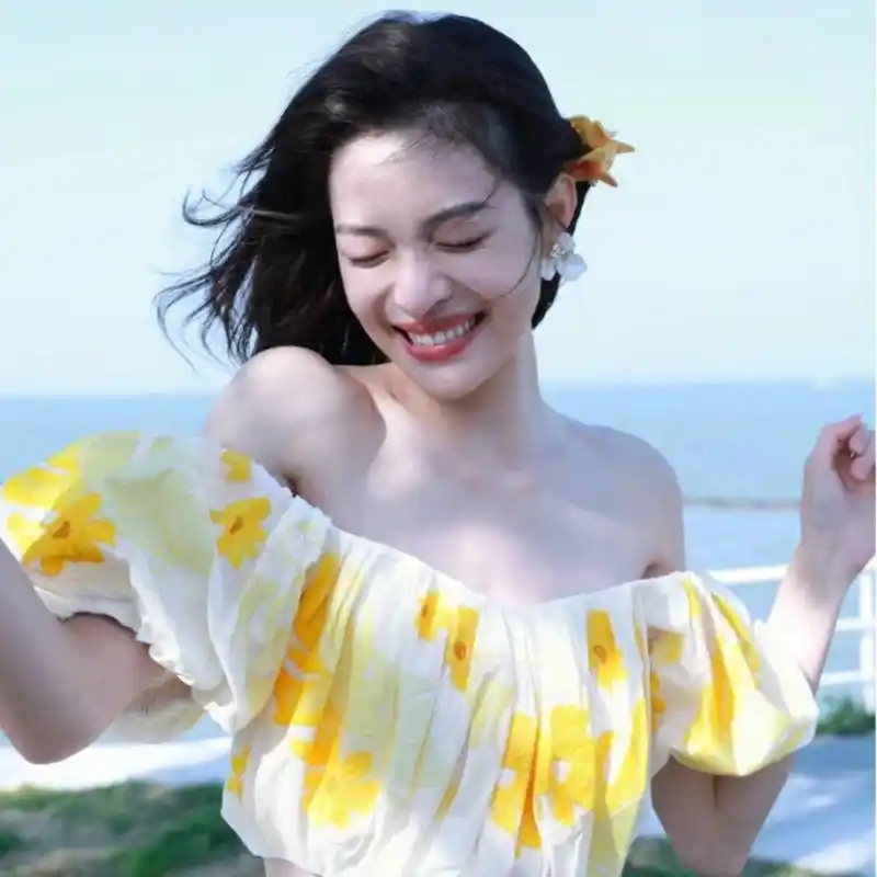 换个美美的头像「钟楚曦」