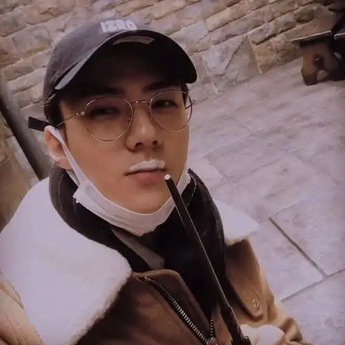 世勋ins头像 / 山河错落 你是人间星光