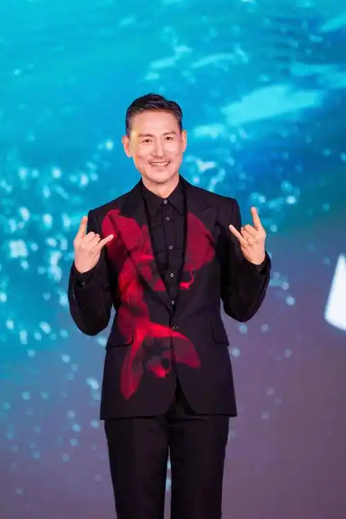 张学友演唱会回归香港红馆,12月连开10场_带着_城市_日期