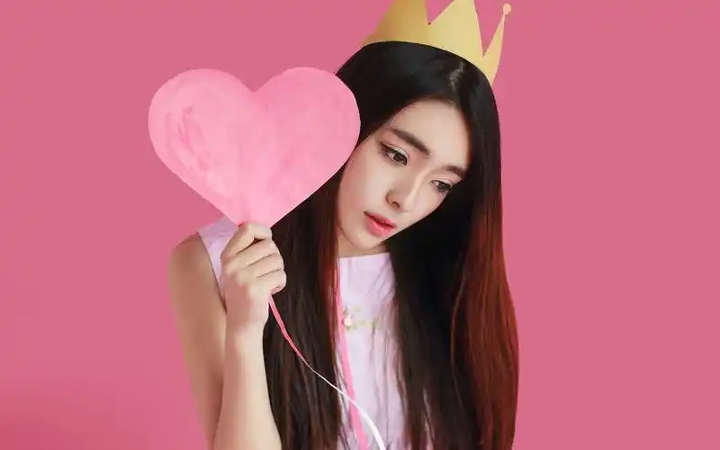 甜美少女粉嫩写真桌面壁纸