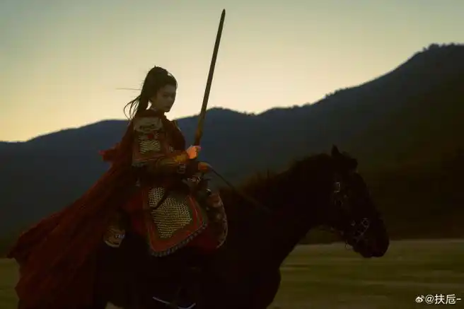 "  为傅菁拍摄的一组红衣女将军～    出镜@傅菁  摄影@扶卮-.