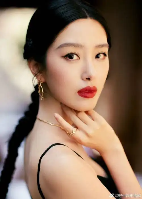 杨采钰蝴蝶少女即视感##杨采钰耳边花朵编发