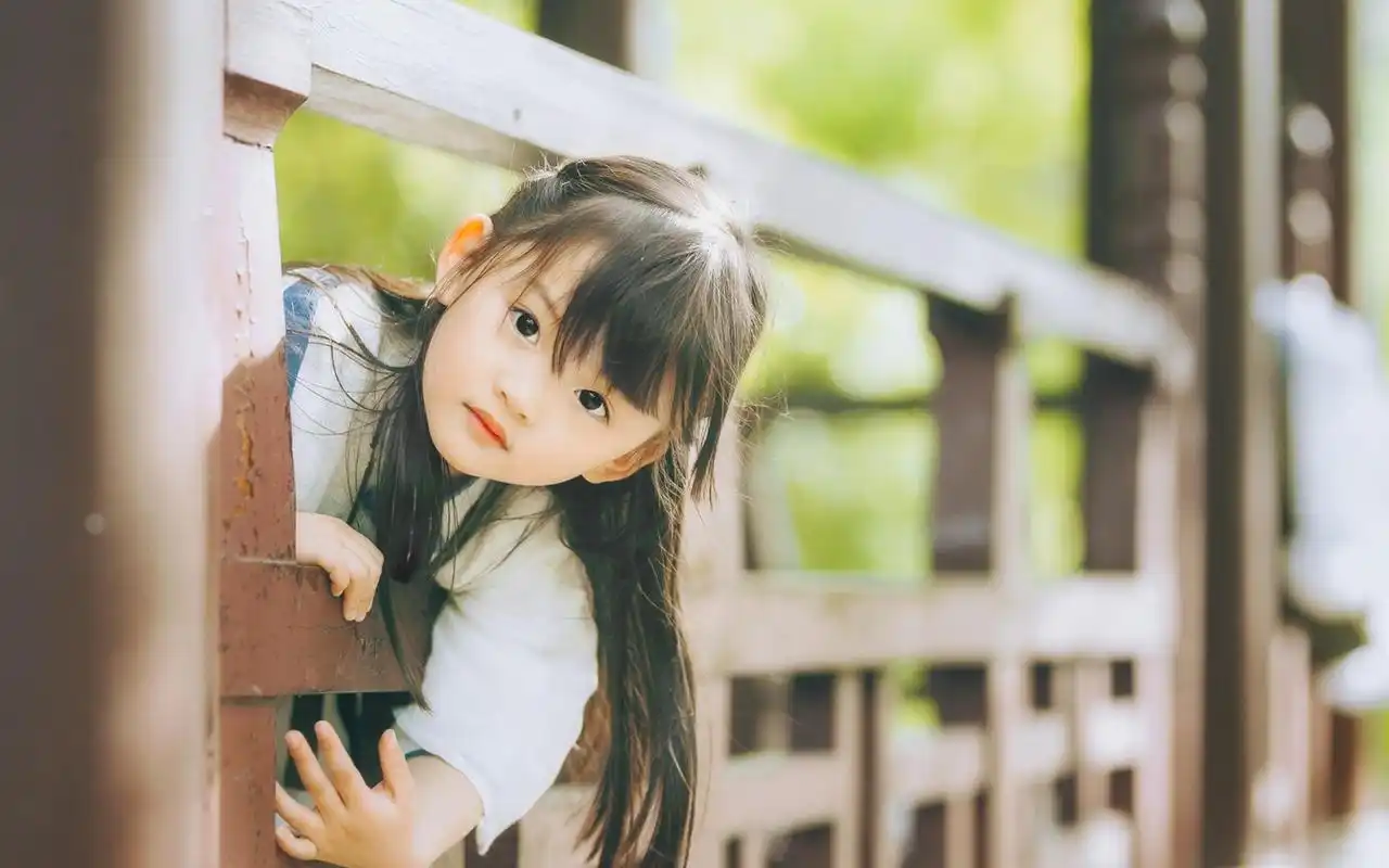 可爱超萌小女孩写真高清桌面壁纸